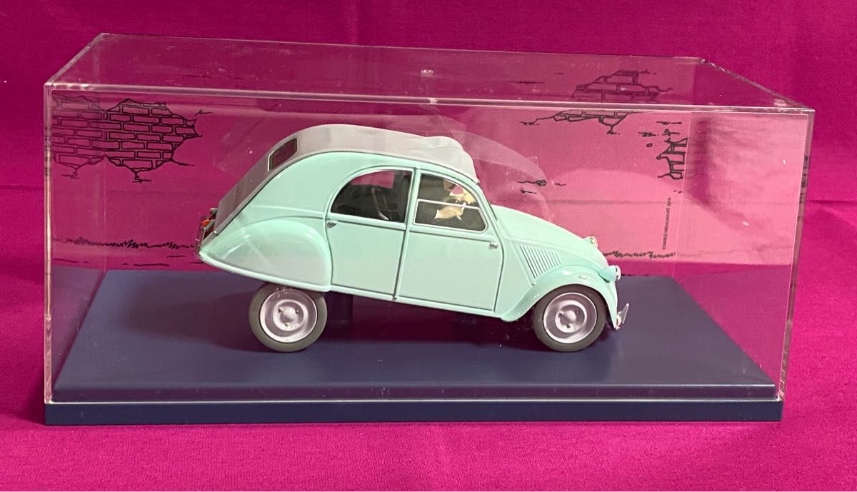 【タンタンTintinの車 シトロエン CITROEN 2CV 1/24】