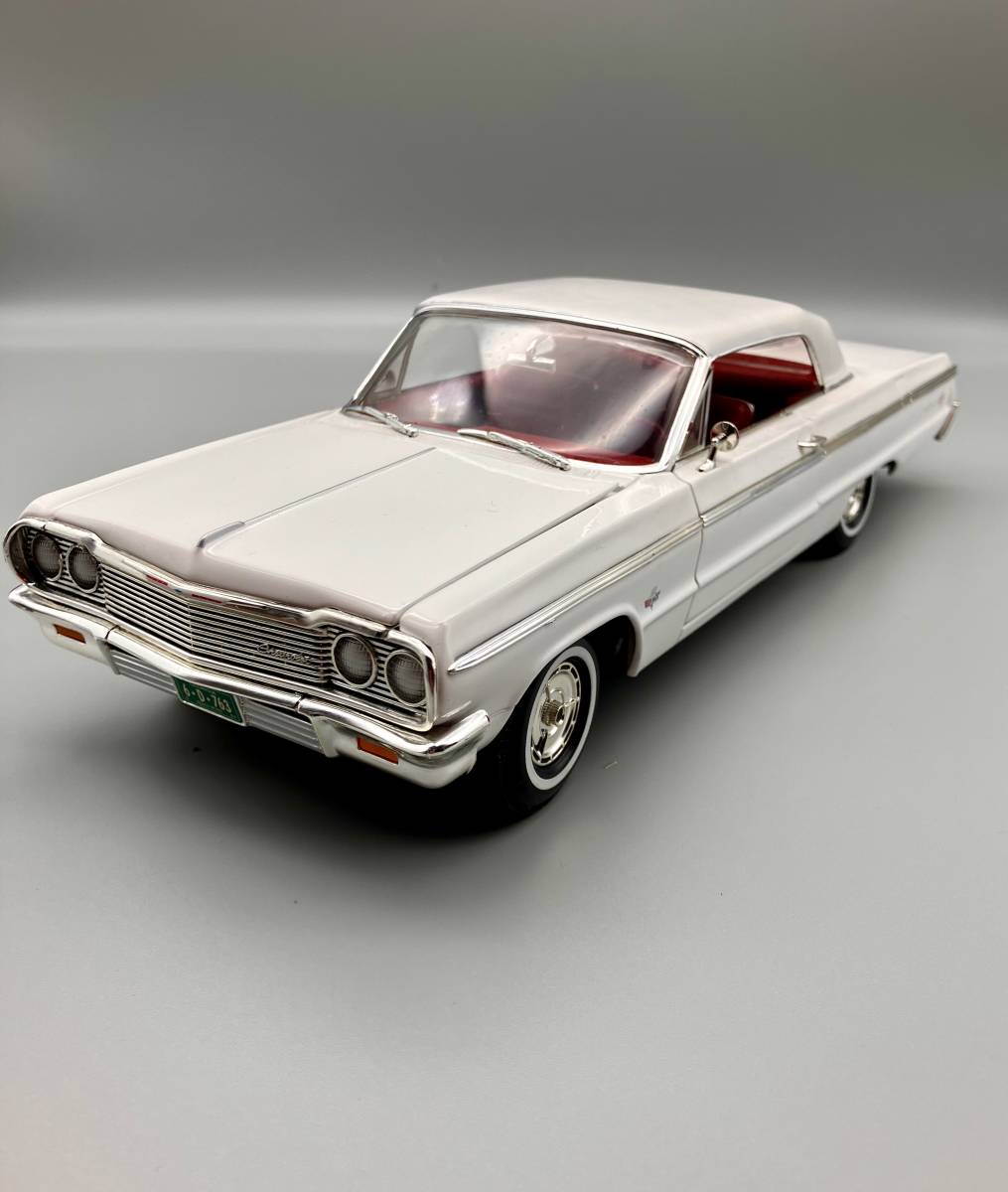 ERTL アーテル 1966 シボレー インパラ ホワイト ダイキャストモデルカー 1/18 Chevrolet IMPALA_画像2