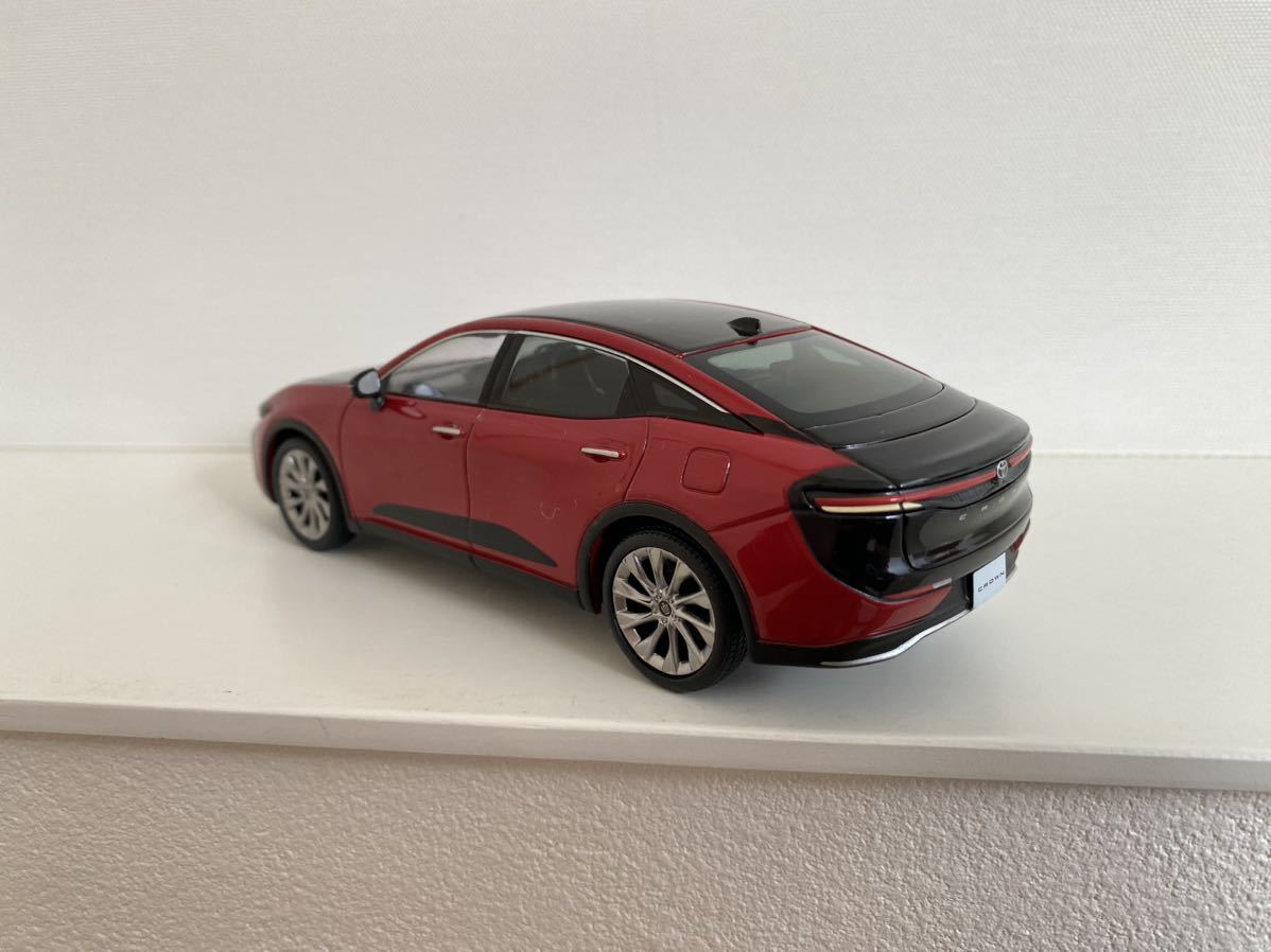 【非売品】クラウン ミニカー 赤/黒 1/30 送料込み トヨタ 新型 クラウン クロスオーバー ミニカー 1/30