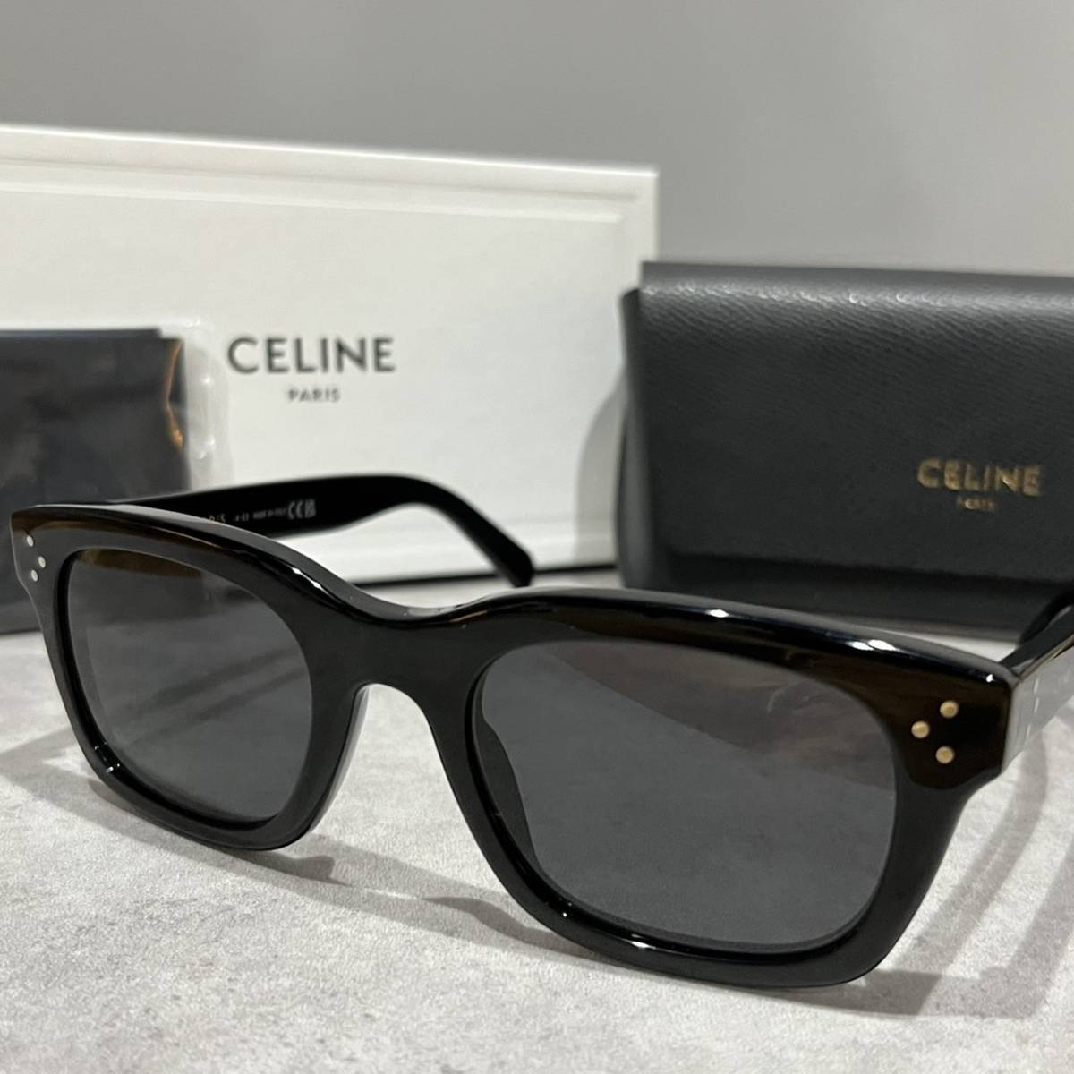 数量限定価格!! セリーヌ PARIS CELINE 新古品・未使用品 CL40232I