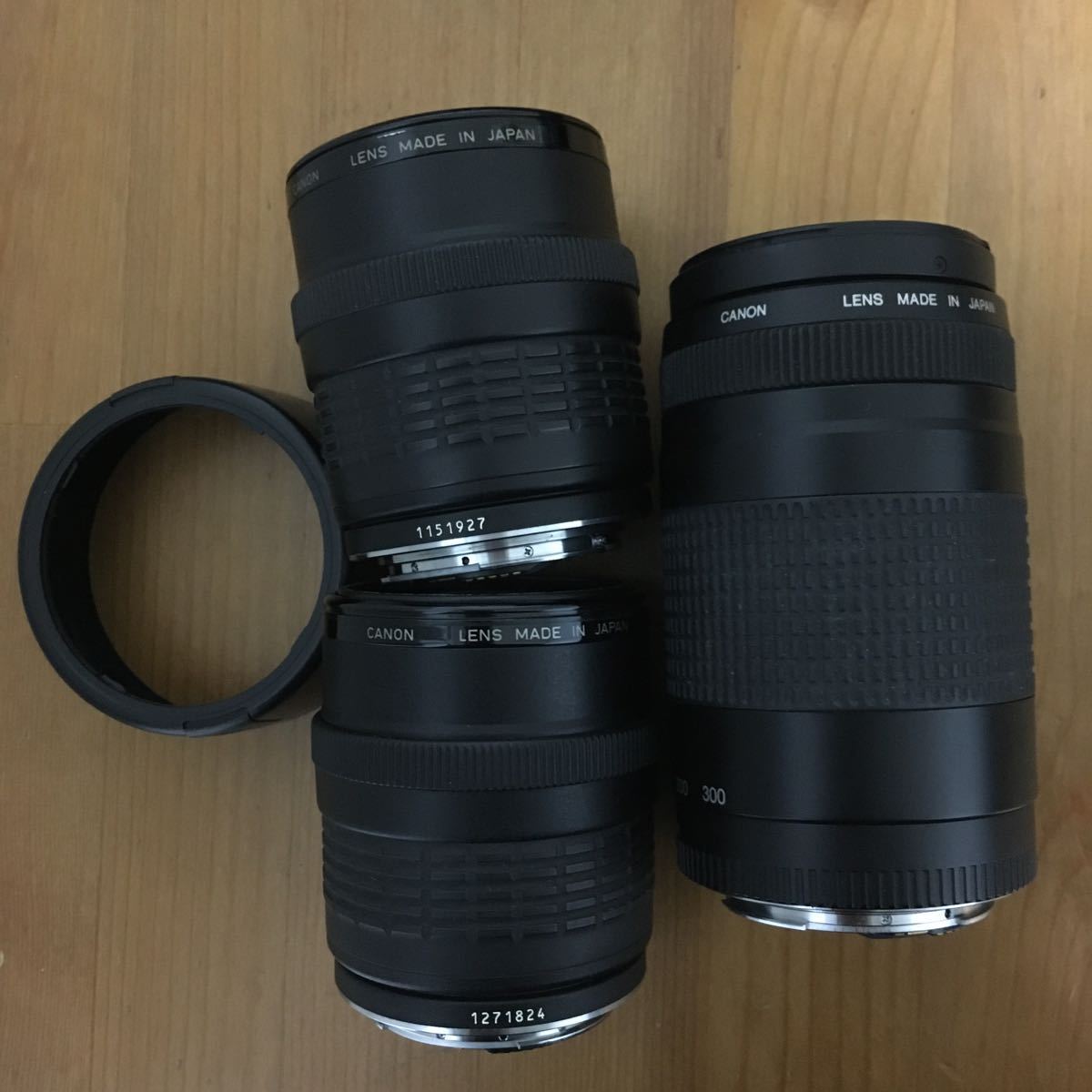 Canon AFレンズ等3本 EF 75-300mm f4-5.6 Ⅱ EF 35-105mm f3.5-4.5 フード　EW-68B付き ノーチェック、動作不明のジャンク扱いです。_画像2