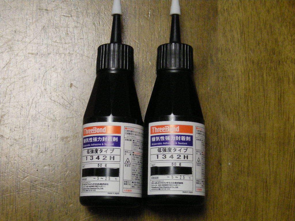 型番：TB1342H-50 嫌気性封着剤 低強度タイプ　新品未開封２本セットです。_画像1
