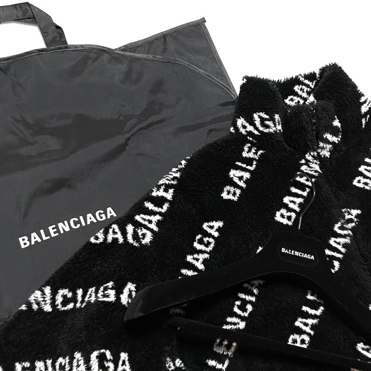 国内正規品 定価32万 BALENCIAGA Allover Logo Fluffy Zip-Up 国内正規品 定価32万 BALENCIAGA Allover Logo Fluffy Zip-Up