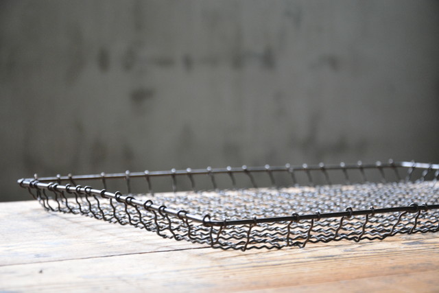 NO.418 old iron. wire tray B for searching language -C old tool antique Vintage industry series in dust real objet d'art Junk style 