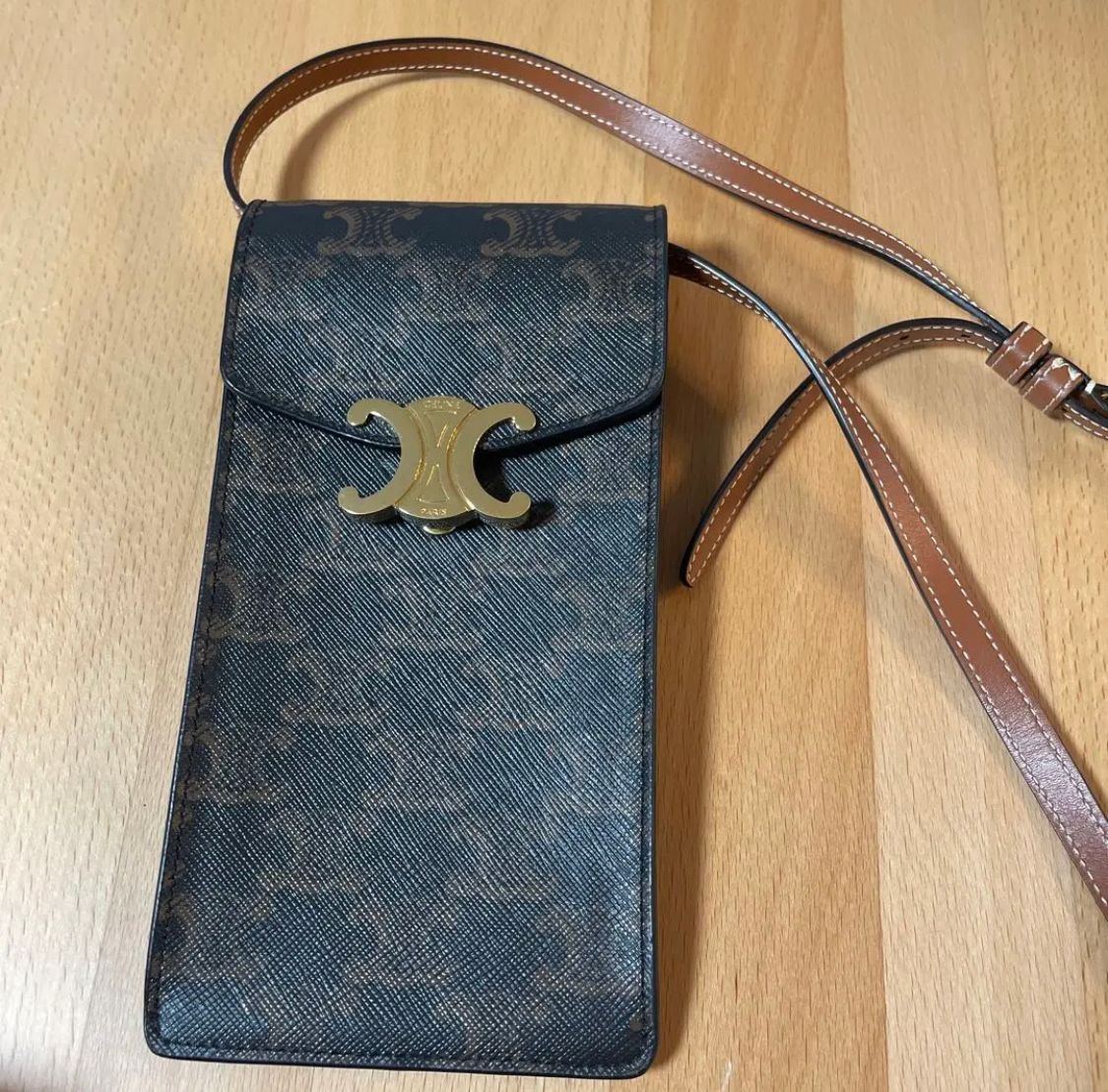 CELINE セリーヌ スマホケース ショルダー レディースファッション