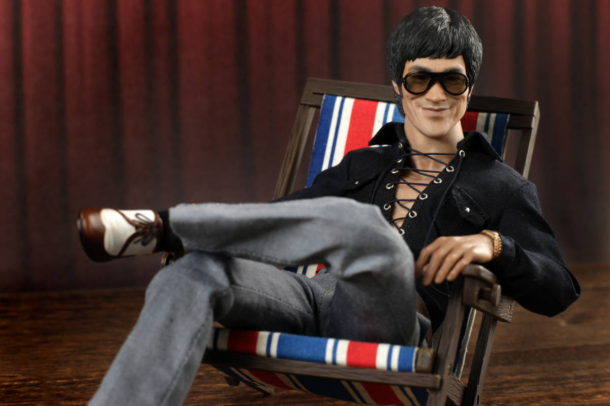 【美品中古】【送料無料】ブルース・リー BRUCE LEE フィギュア Hot Toys ホットトイズ 1/6 希少 レア_画像1