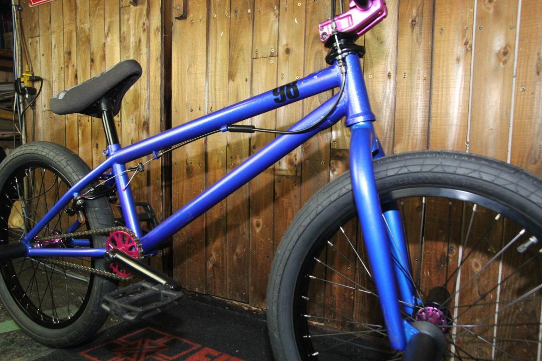 自転車　BMX ストリート Colony Premise BLUE PINK ジャイロ＋４ペグ 即決　送料無料　新品未使用_画像2