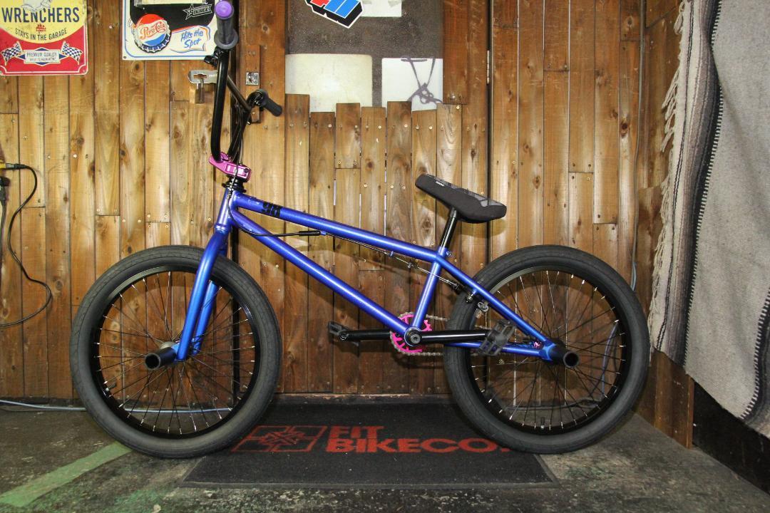 自転車　BMX ストリート Colony Premise BLUE PINK ジャイロ＋４ペグ 即決　送料無料　新品未使用_画像4