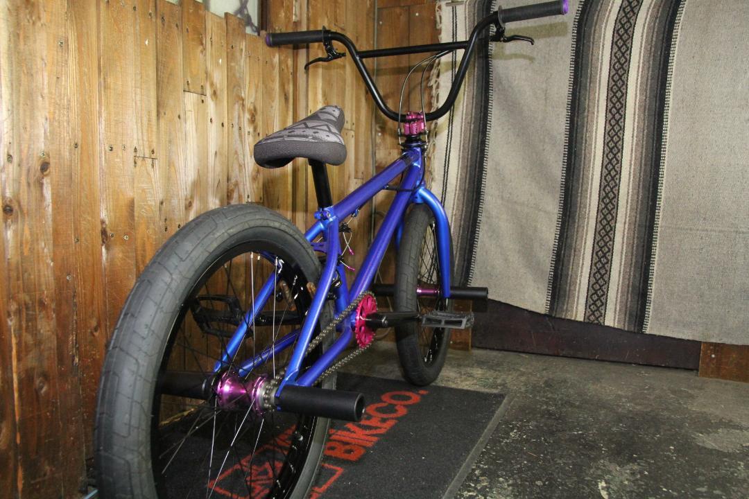 自転車　BMX ストリート Colony Premise BLUE PINK ジャイロ＋４ペグ 即決　送料無料　新品未使用_画像5