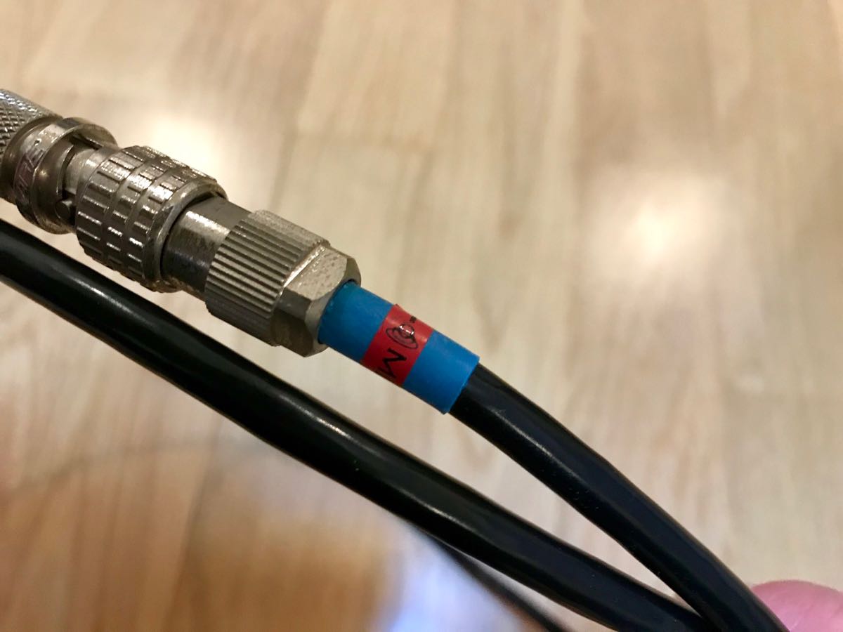 Соединение антенного кабеля. Срастить антенный кабель. Скрутка коаксиального кабеля. Соединение телевизионного кабеля. Соединить ТВ кабель.