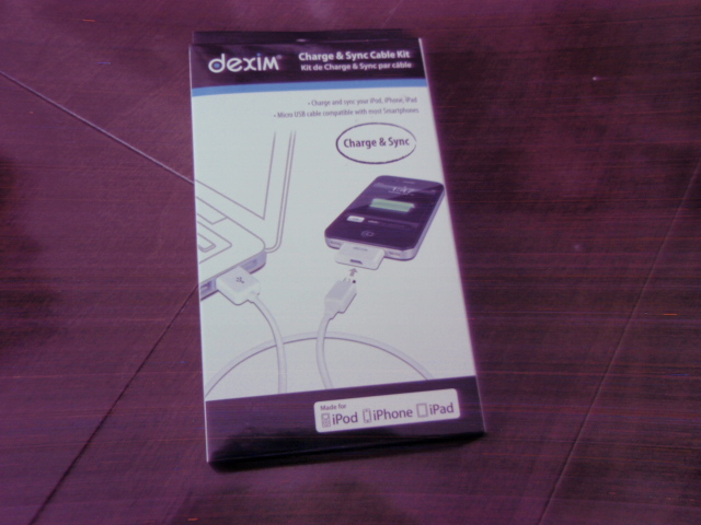 新品・未使用　dexim デキシム　Charge & Sync Cable Kit White　DWA064-W　ホワイト　アダプタ　USB式充電器　iPhone・ iPod・スマホ　_画像1