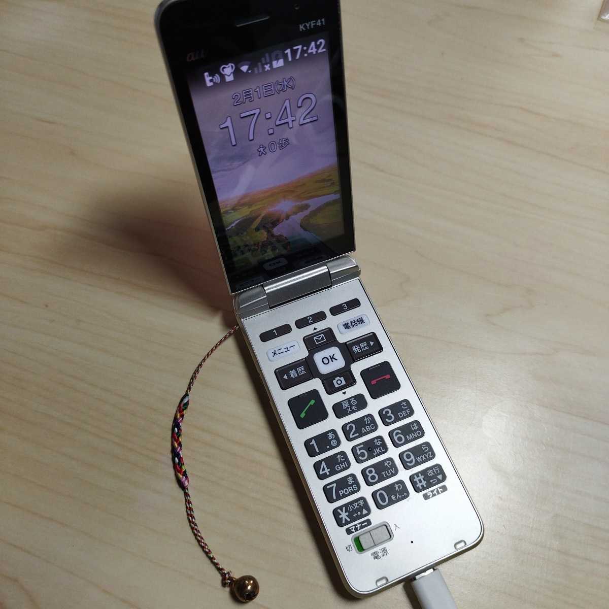 一部動作確認済 京セラ 携帯電話 KYF41 中古美品 ガラケー au ストラップ付き Type-C _画像1