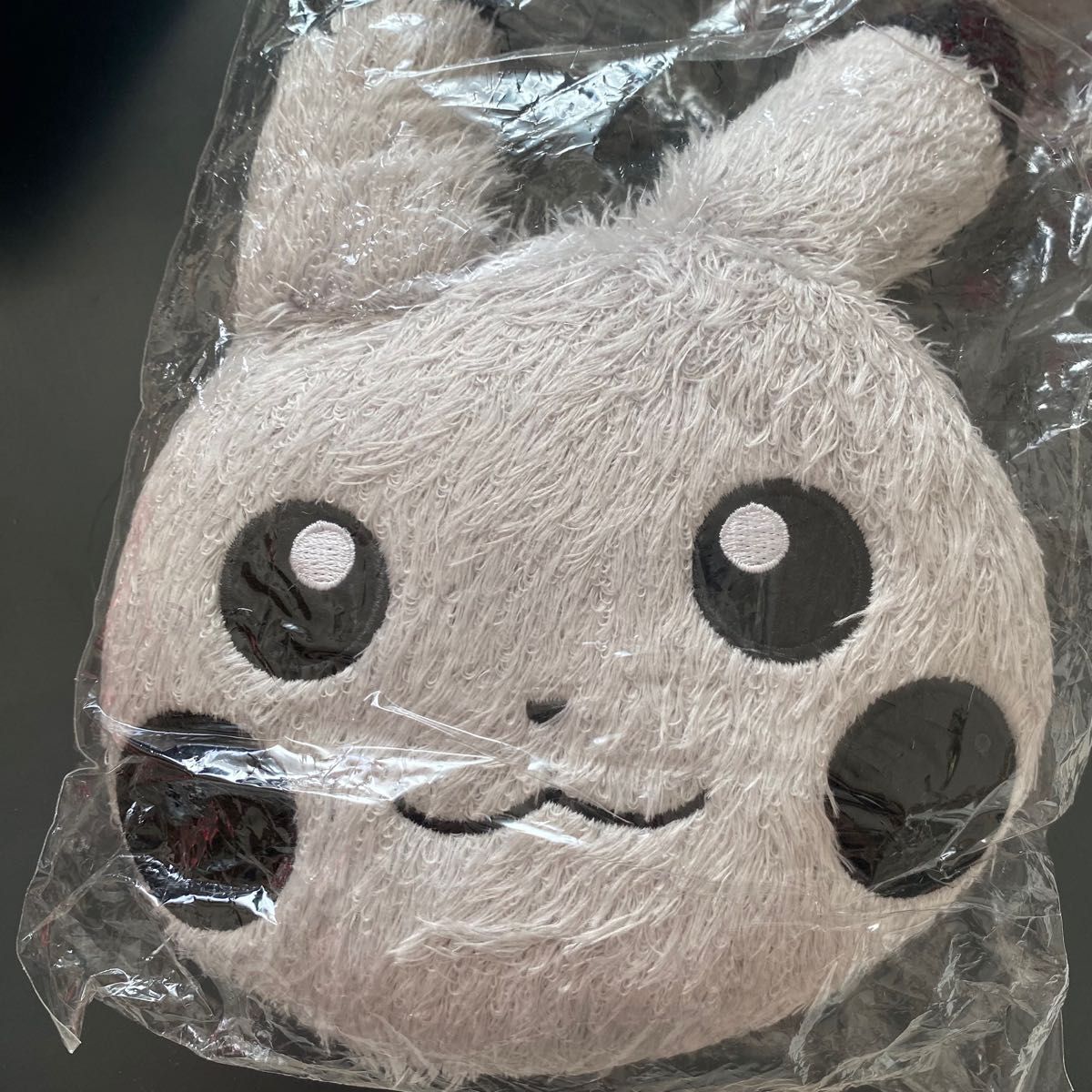 ポケモン ピカチュウ フェイスポーチ ふわふわモノトーン ポケモン ピカチュウ フェイスポーチ ふわふわモノトーン