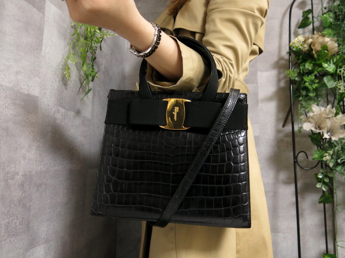 配送員設置 2304-117|美品|フェラガモ ブラック キャンバス×本革