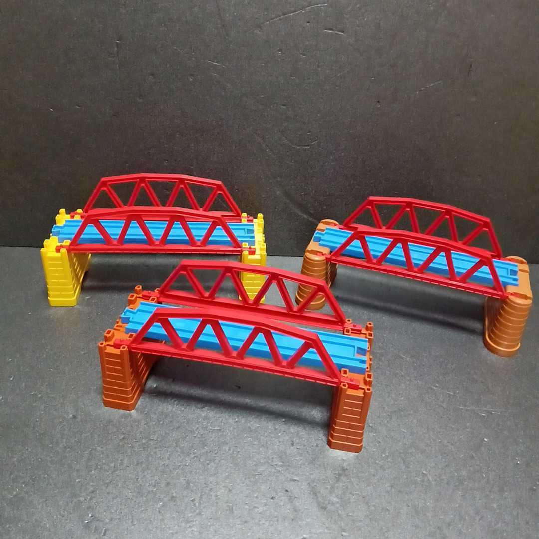 ● プラレール「鉄橋　3個」橋脚　レンガ調　茶色　橋