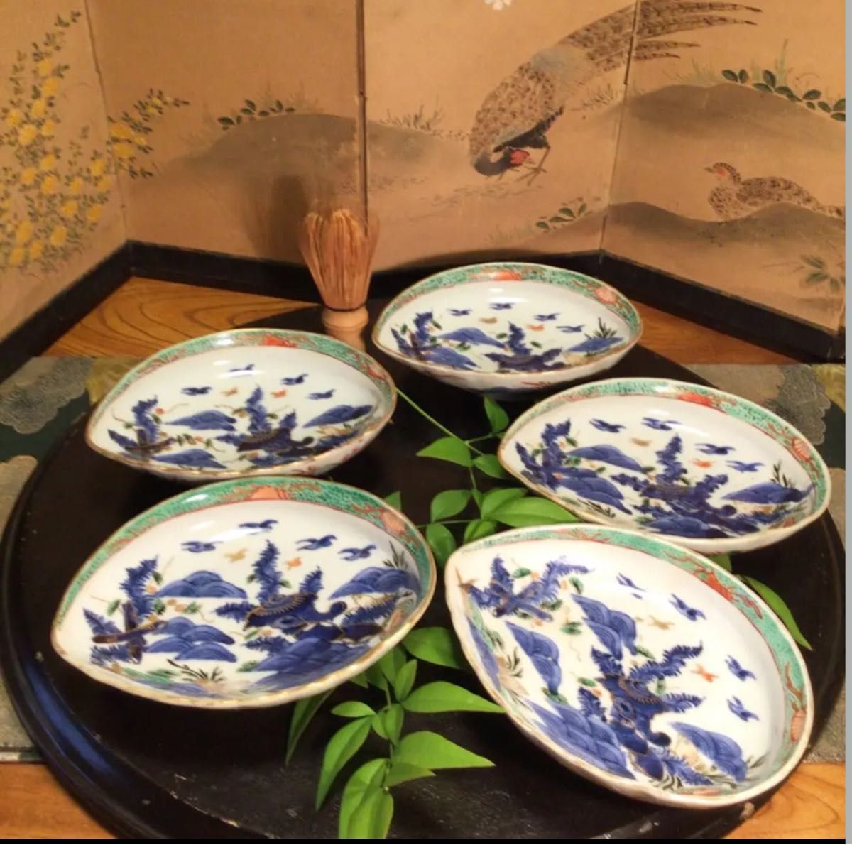A569 古伊万里 染錦手 懐石 柿右衛門『渦福』貝に魚紋様 鮑型皿 A569 古伊万里 染錦手 懐石 柿右衛門『渦福』貝に魚紋様 鮑型皿