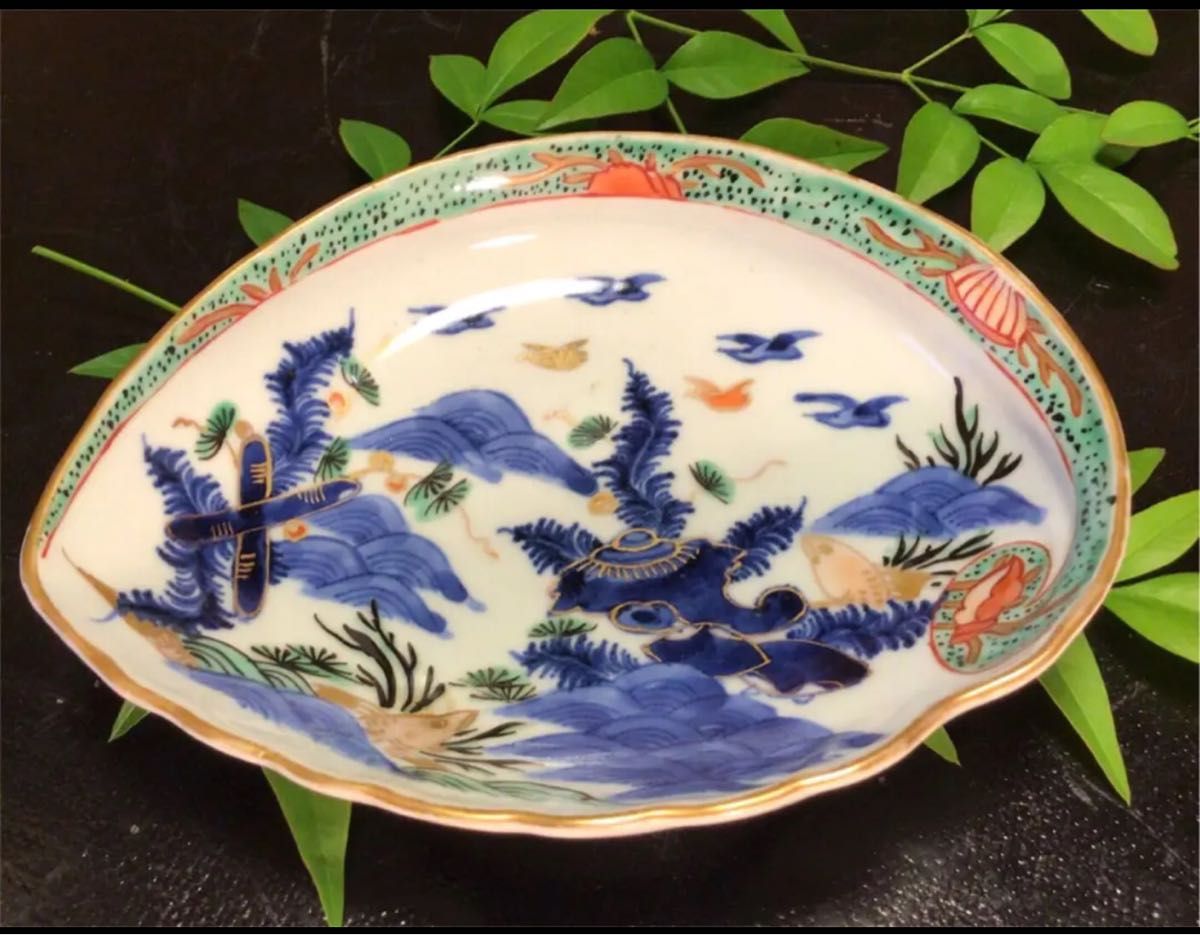A569 古伊万里 染錦手 懐石 柿右衛門『渦福』貝に魚紋様 鮑型皿 A569 古伊万里 染錦手 懐石 柿右衛門『渦福』貝に魚紋様 鮑型皿