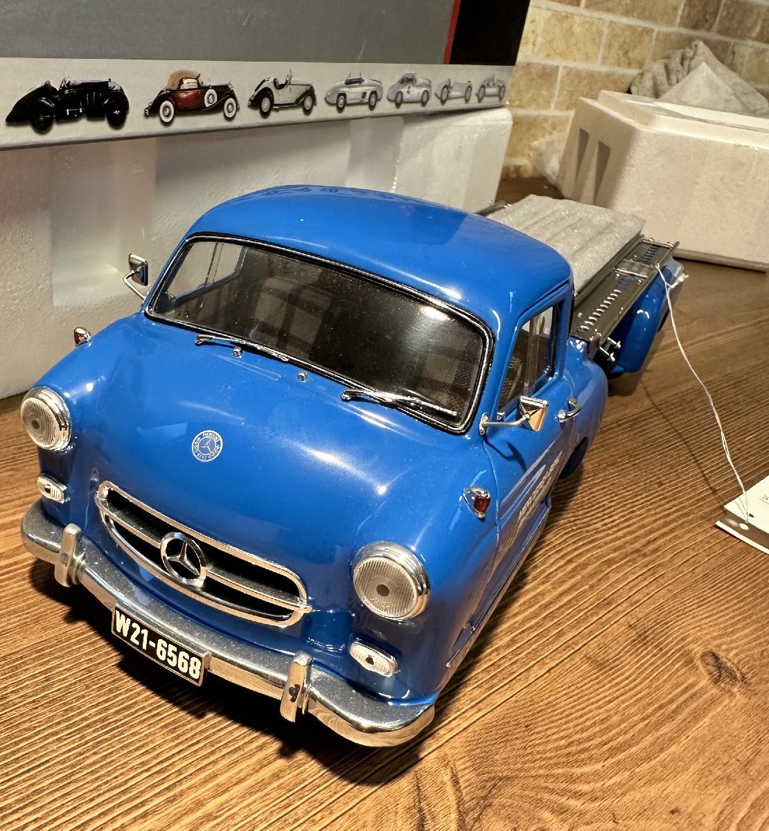 美品 CMC 1/18 メルセデスベンツ_トランスポーター M-036 美品 CMC 1/18 メルセデスベンツ_トランスポーター M-036