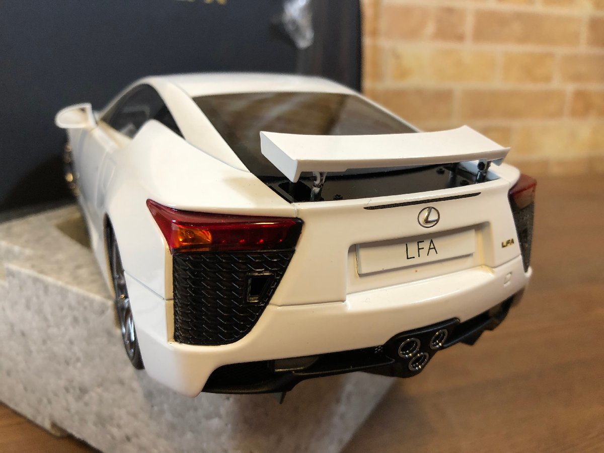 中古　AUTOart 1/18 LEXUS LFA ホワイテストホワイト　オートアート_画像2