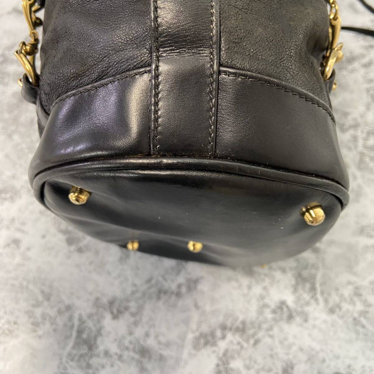 GUCCI ショルダーバッグ 6541 巾着 レザー ブラック ゴールド金具