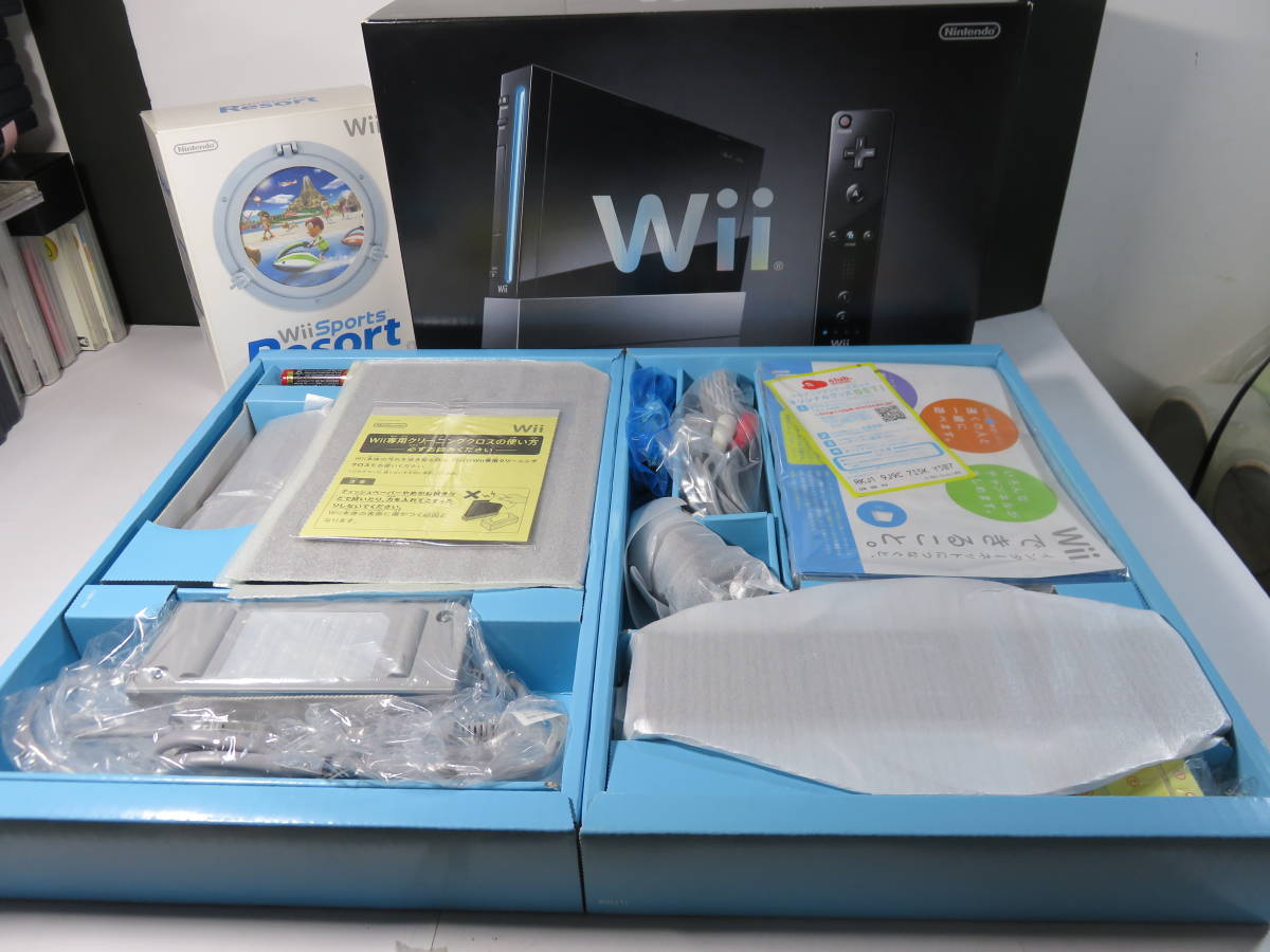 希少■新品・未使用　任天堂　Wii（リモコンジャケット付き）ブラック　＋　Wiiスポーツリゾート（Wiモーションプラス付き）　セット