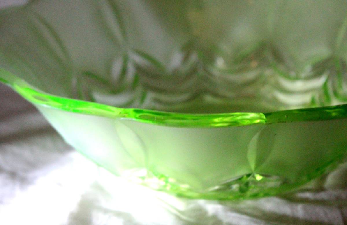 ウランガラス皿　果物皿　菓子器　硝子深皿　飾り皿 - 5