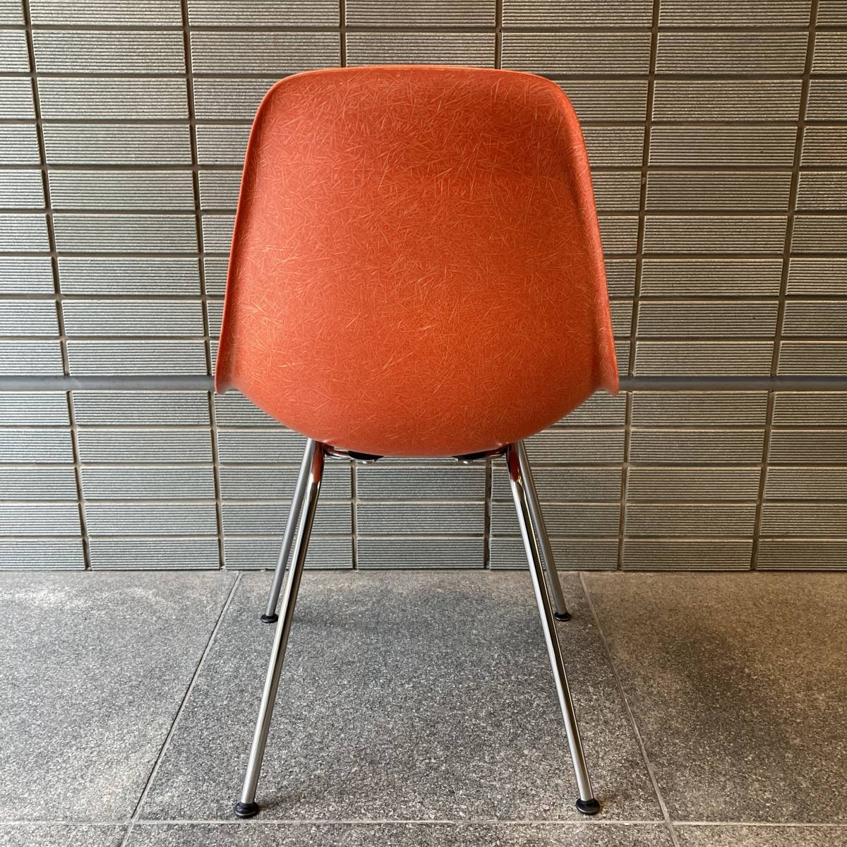 2021年製造 イームズ ファイバーグラスサイドチェア Eames Molded Fiberglass Side Chair / ハーマンミラー Herman Miller (2)_画像3
