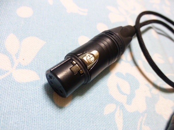 XLR コネクタ 4ピン (メス) → XLR コネクタ 5ピン (オス) 変換 XLR コネクタ 4ピン (メス) → XLR コネクタ 5ピン (オス) 変換