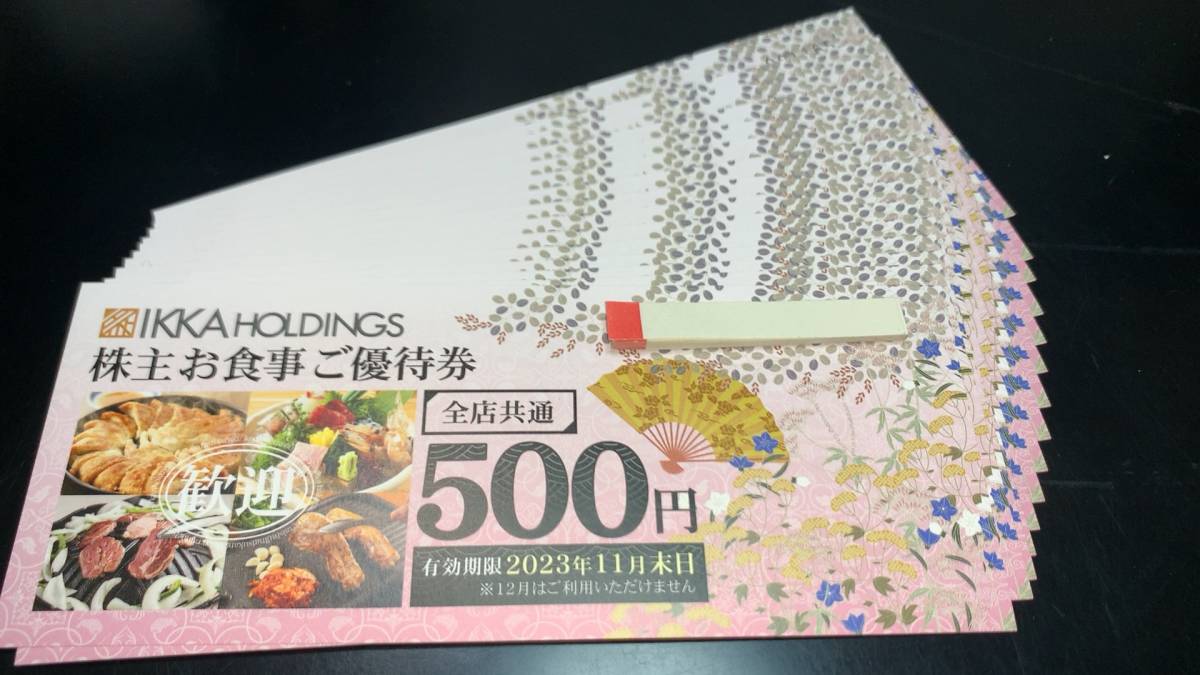 大人も着やすいシンプルファッション 最新 一家ダイニング