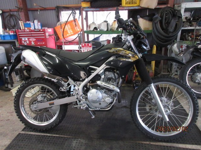 KLX230。フロントウインカー、ライトステー ご覧いただきありがとう