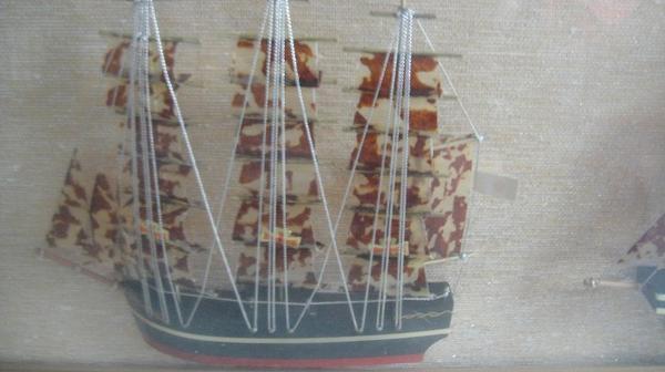 2A【当町イイ田代SS2403有】大帆船 手造り 額入り べっ甲帆 額巾90×高さ43cm