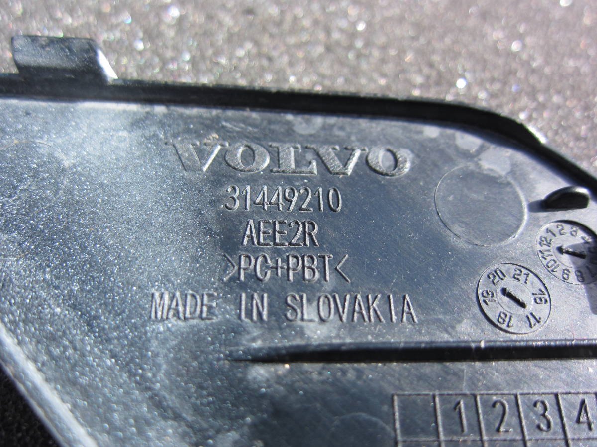 VOLVO ボルボ XC60 純正 牽引フックカバー 牽引キャップ 白系 31449210　S0795 _画像9