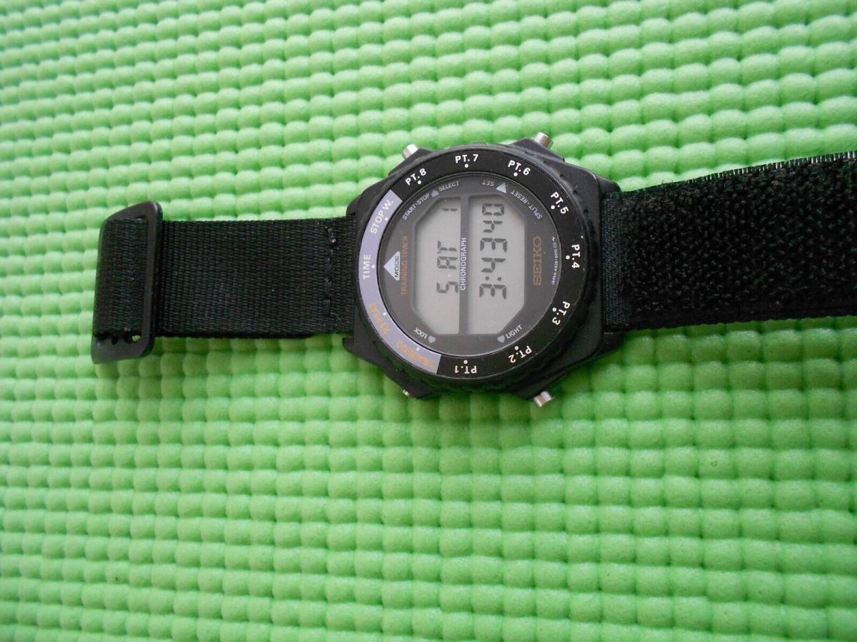 最安値に挑戦！ Seiko Trainer A826-6010 CO Digital LCD Watch 海外 即決 
