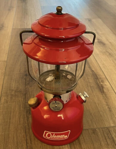 Vintage 12/1965 Coleman Model 200A Red Lantern, Made U.S.A. Pyrex Glass Globe 海外 即決