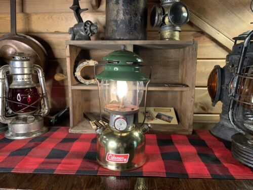1959 Coleman 200 Lantern Green/Brass Made In Canada-Tested Works 海外 即決