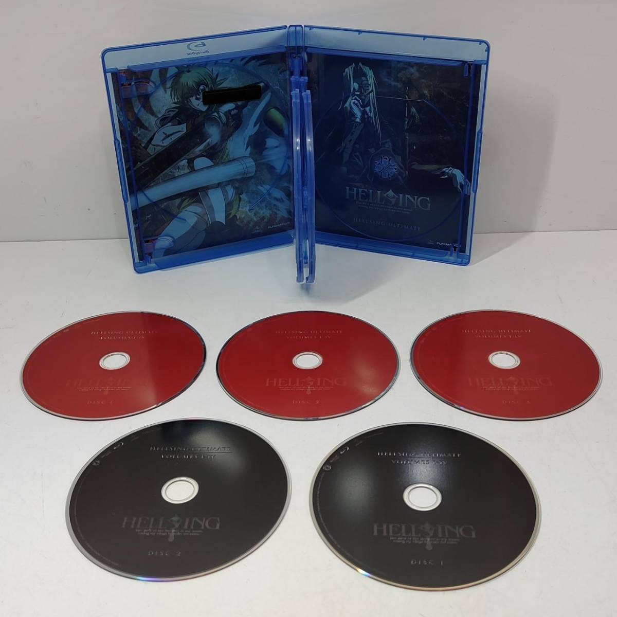 ◎HELLSING VOLUMES Ⅰ～Ⅳ Blu-ray/DVD BOX ULTIMATE ヘルシング アルティメット ボリューム1～4 コレクション 195分収録 アニメ N212_画像5