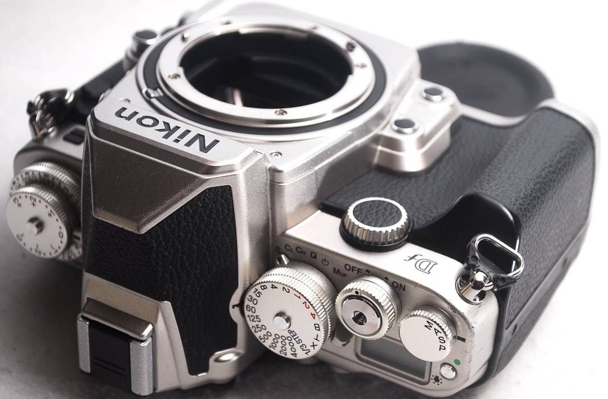 極美品 Nikonニコン Df ショット数少なめ 絶好調 C170 極美品 Nikonニコン Df ショット数少なめ 絶好調 C170