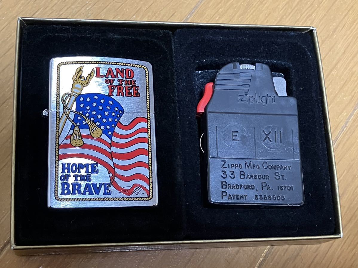 ジッポZippo LIGHTER WITH L未使用品ライト付き※LAND OF THE FREE・HOME OF THE BRAVE・オイルライター・タバコグッズの画像1