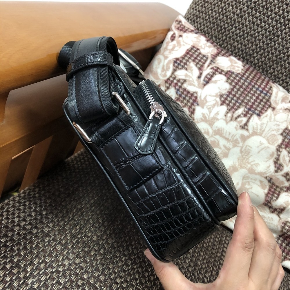 などは】 極上品【クロコダイル 】ワニ革 腹革 ショルダーバッグ
