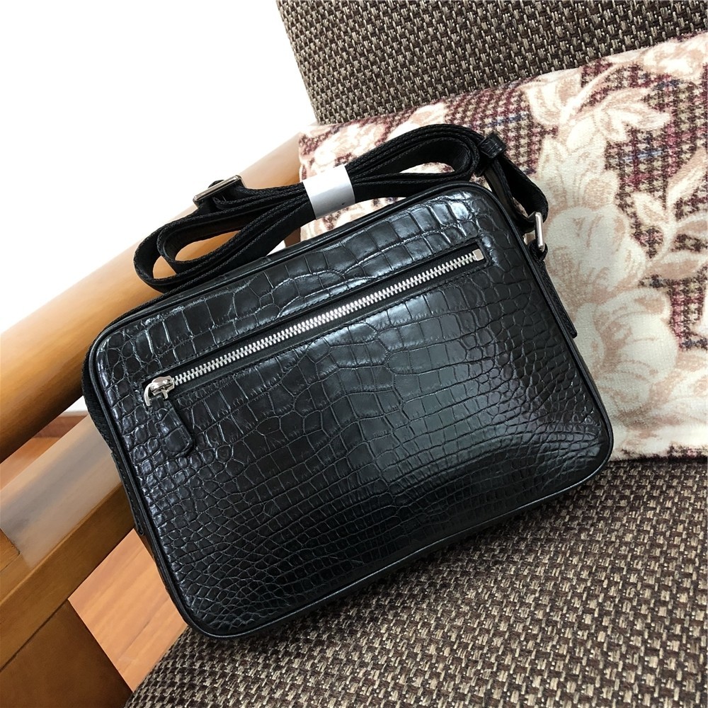 などは】 極上品【クロコダイル 】ワニ革 腹革 ショルダーバッグ