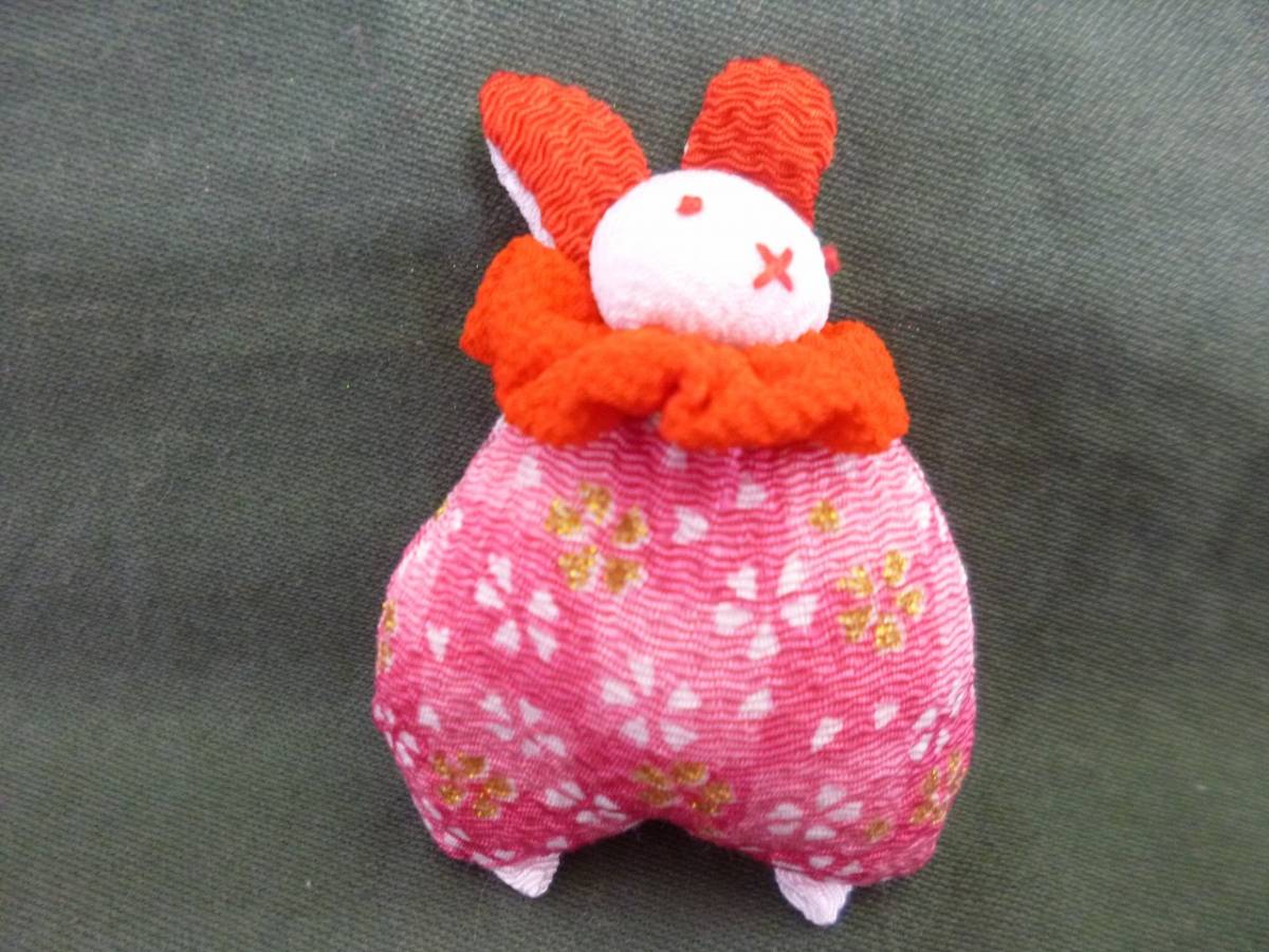 ヤフオク 手作りブローチ ウサギ人形ピンク花和柄 布製ハ