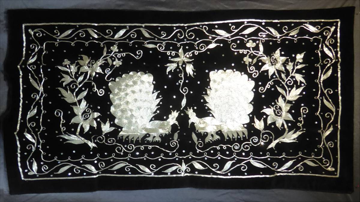 インドネシア・アチェ特別州伝統の銀刺繍タペストリー（黒に銀・2）_画像2