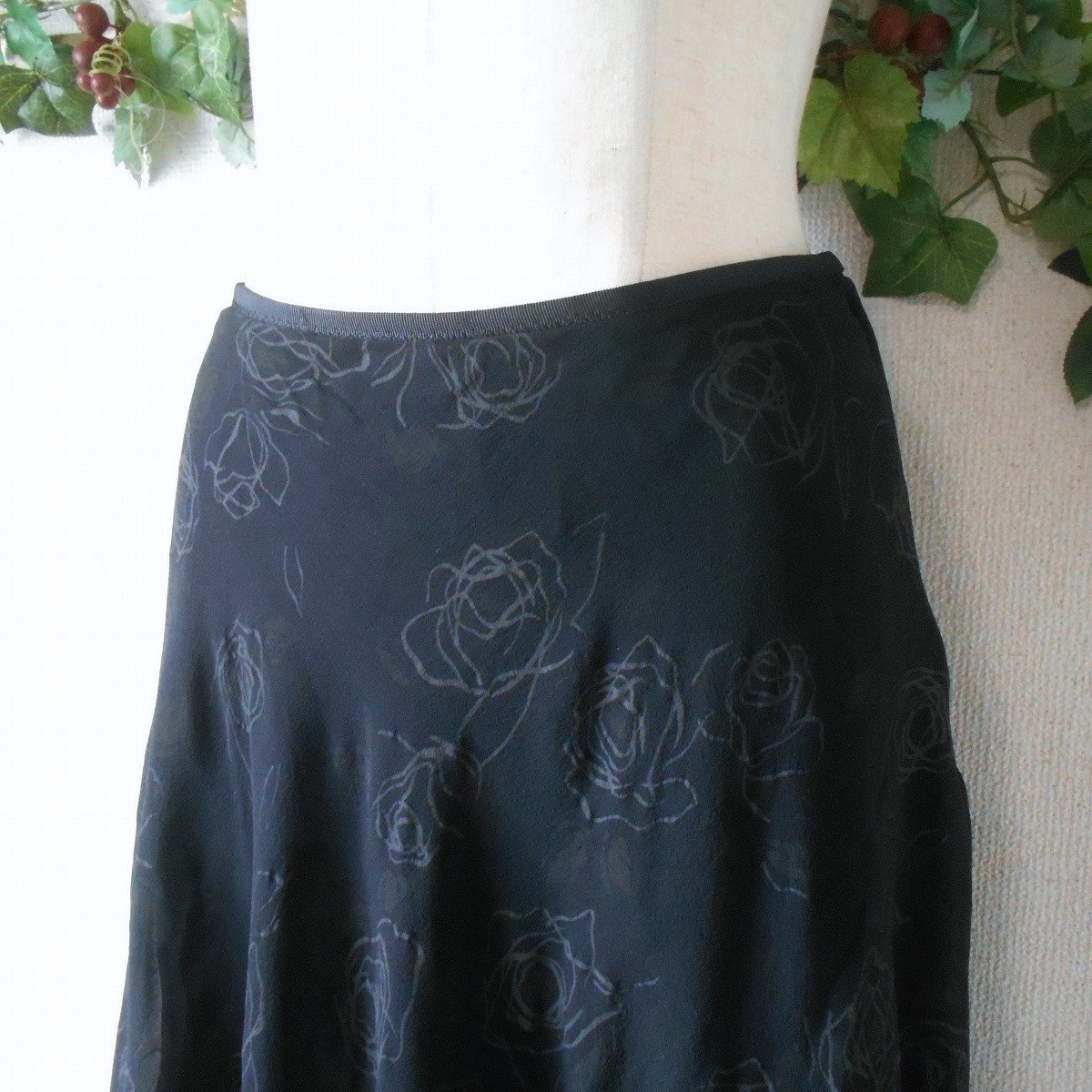 コムサ デ モード COMME CA DU MODE 春 夏 絹 シルク100％ フレア スカート 黒 1_画像4