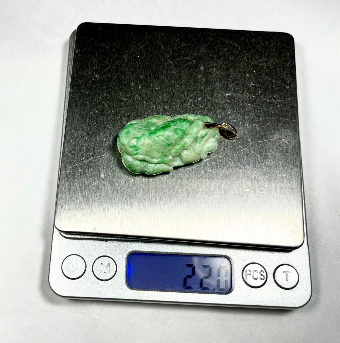 本翡翠 ミャンマー 天然石 無処理商品 サイズ 幅さ：4.3cm 2.5cm 重さ