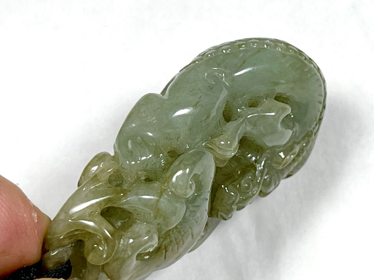 本翡翠 ミャンマー 天然石 無処理商品 サイズ 幅さ：5.1cm 3.3cm 重さ