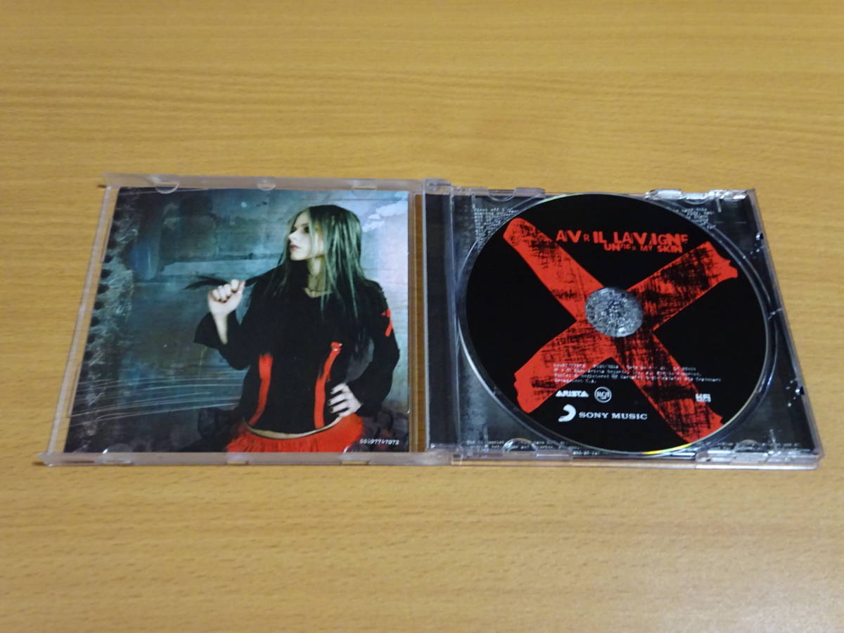 アヴリルラヴィーン　中古　CD　UNDER MY SKIN　送料￥180_画像3