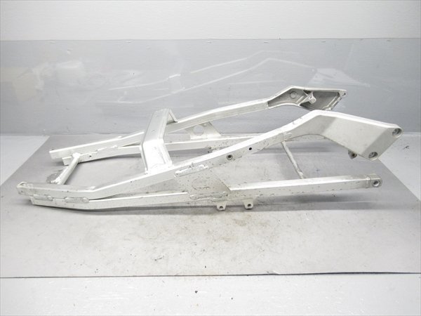 H3R4-1221 ホンダ CBR929RR ファイヤーブレード サブフレーム 純正品 【SC44　2000年式 逆車】_画像3