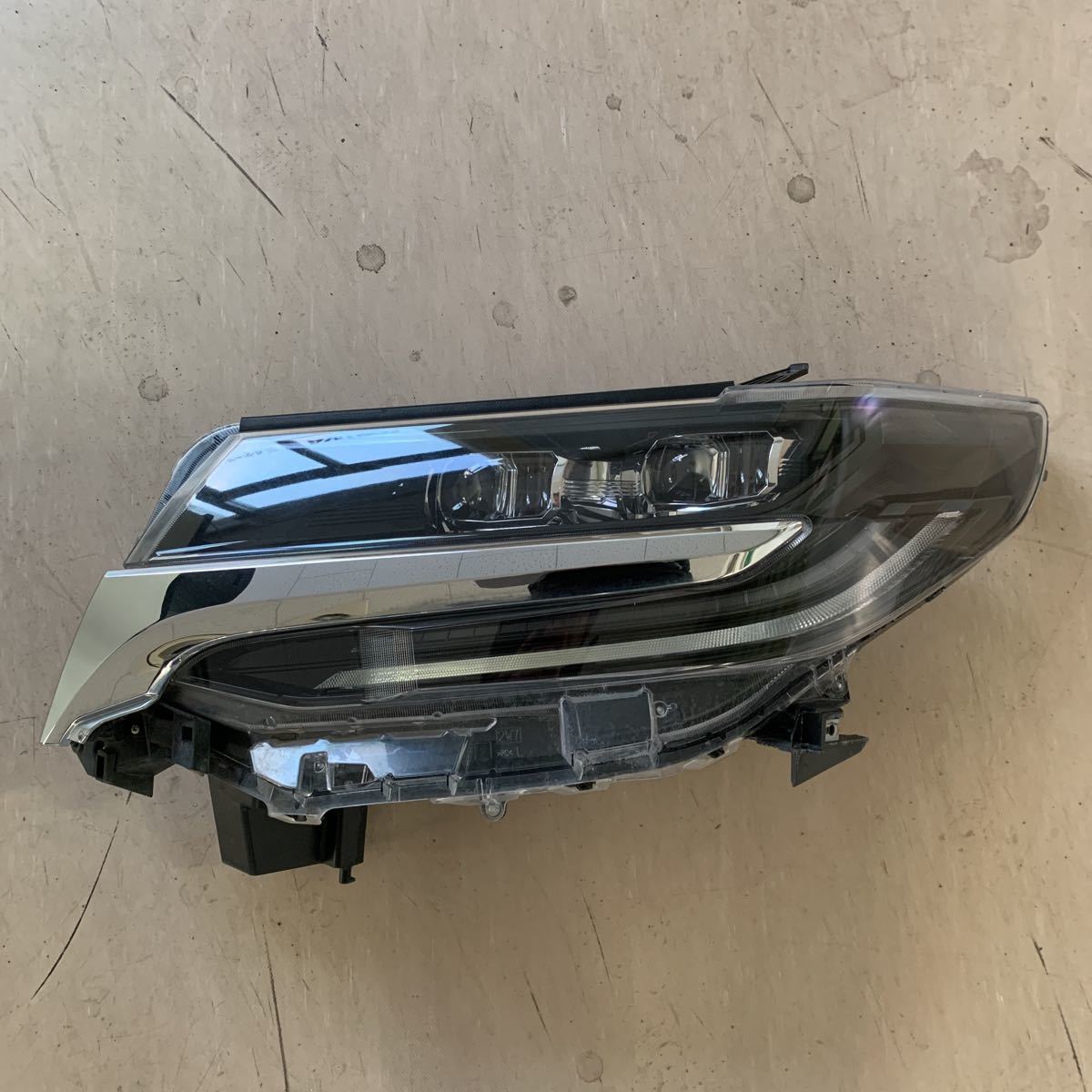 トヨタ アルファード 後期 2眼 AGH30W/AGH35W 左ヘッドライト 81150