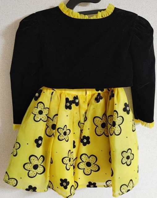 110㎝位 半袖 ドレス ワンピースドレス 黄色 花柄 ベロア黒長袖ジャケット 5歳_画像3