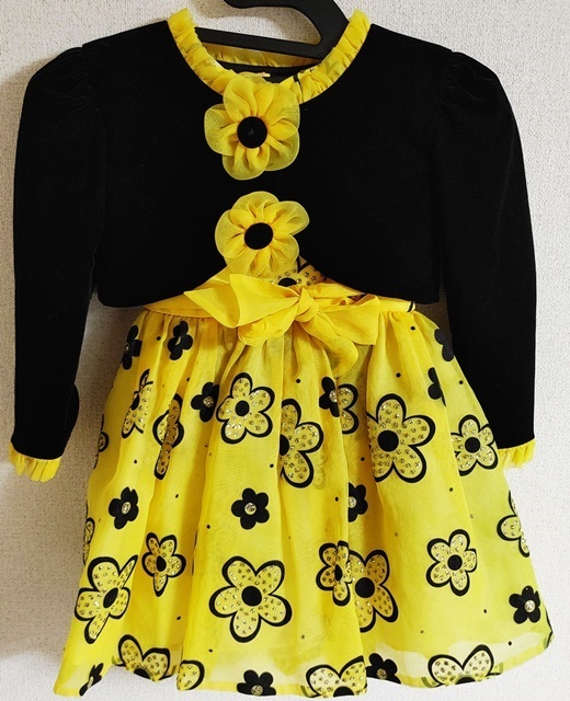 110㎝位 半袖 ドレス ワンピースドレス 黄色 花柄 ベロア黒長袖ジャケット 5歳_画像1